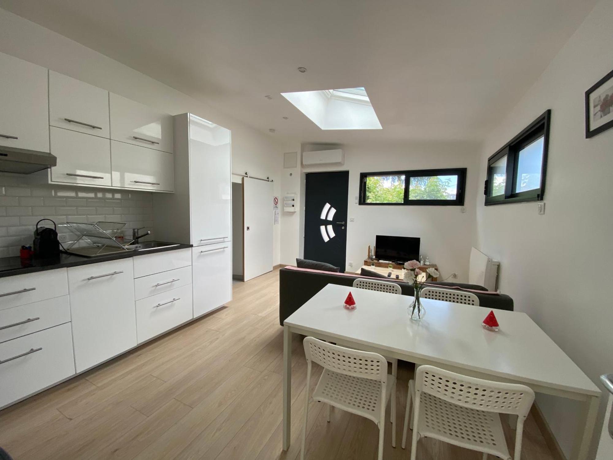 Appartement Paisible Proche Centre Ville Bron Exterior foto